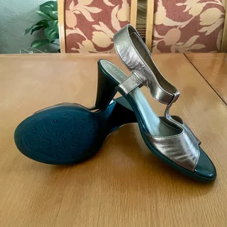 Froggie Leather T-bar High Heel Sandals UK6 - Like new - Sandton