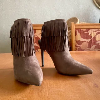 Missguided Heeled Ankle Boots UK6 - New in box - Sandton