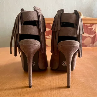 Missguided Heeled Ankle Boots UK6 - New in box - Sandton