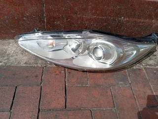Ford fiesta headlight xenon 2010