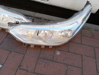 Toyota Yaris Yaris Headlight Both Side