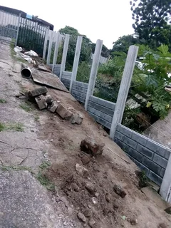 Precast concrete fencing