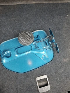 Renault Kwid petrol tank cover