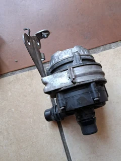 Mercedes benz W205 auxiliary water pump