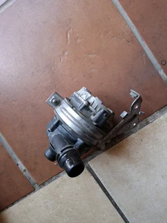 Mercedes benz W205 auxiliary water pump