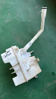 Chevrolet Captiva windscreen water bottle