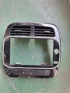 Renault Kwid radio cover trim