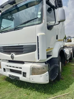 Black Friday Special – 2014 Renault Premium Lander 440 Double Axle Truck - Ready For Work!