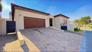 4 Bedroom House For Sale in Kyalami Gardens
