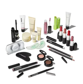 MAC: 24 MYSTERY MUST HAVES ADVENT CALENDAR 2025 (Last one available)