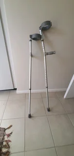 Walking crutches