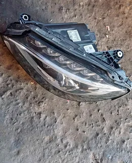 Mercedes Benz W205 single xenon Headlights available in store