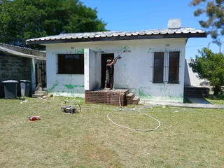 Roof Pressure Hoze Cleaning