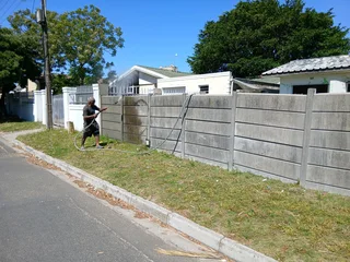 Roof Pressure Hoze Cleaning
