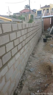 Handyman bricklayer