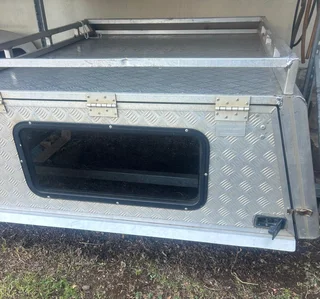 2012 Isuzu double cab aluminium canopy