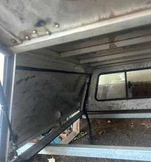 2012 Isuzu double cab aluminium canopy