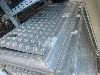 2012 Isuzu double cab aluminium canopy