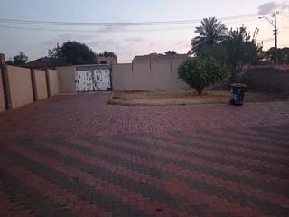 Room to rent in The Hill Johannesburg South