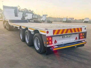 Tri axel, supperlink trailers for hire