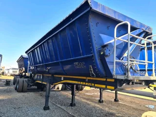 TRI AXEL TRAILERS FOR HIRE