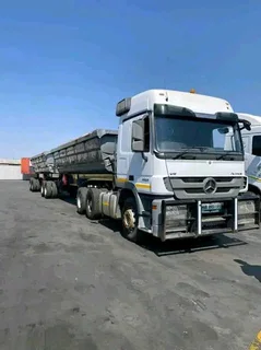 Tri axel trailers for hire