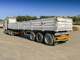 Tippers in working conditions for hire