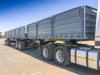 Tippers in working conditions for hire