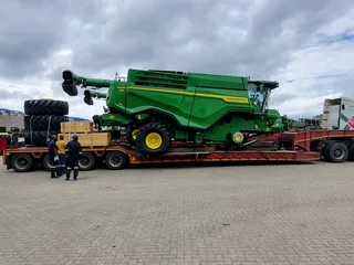 Flat decks and side tipper hire