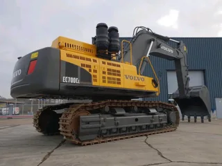 EXCAVATOR HIRE AND TRUCKS