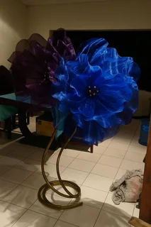 Stunning giant flowers for events and home decor