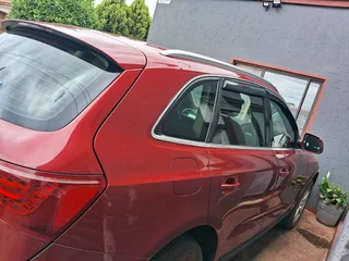 Audi q5 2011 red colour with sunroof