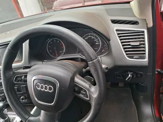 Audi q5 2011 red colour with sunroof