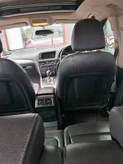 Audi q5 2011 red colour with sunroof