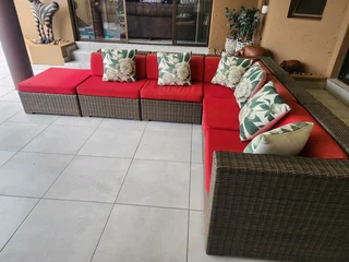 Beautiful Wicker Outdoor / Patio Set