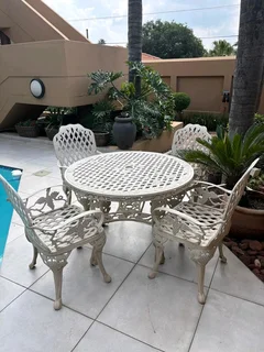 King Grape Cast Aluminium Outdoor Set