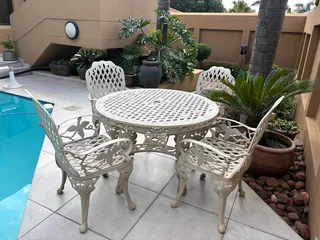 King Grape Cast Aluminium Outdoor Set