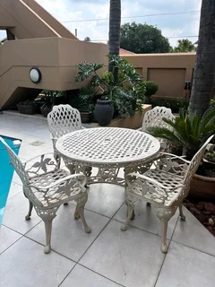 King Grape Cast Aluminium Outdoor Set