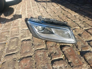 Audi Q5 headlight