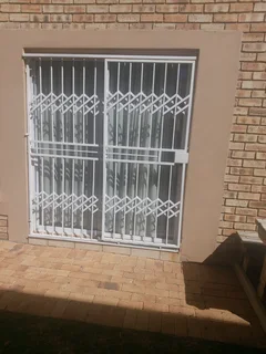 A 3 bedroom townhouse available to rent in Heuwilsig Estate
