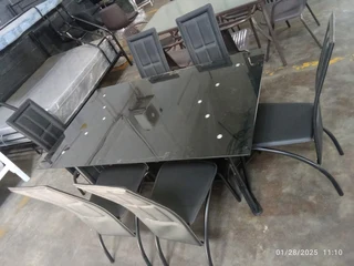 GOOD QUALITY DINNING TABLE WITH 6 CHAIRS