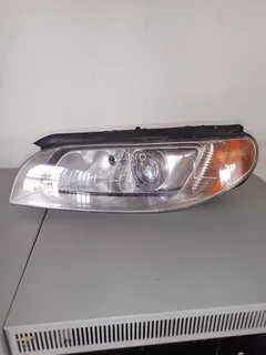 ♠VOLVO XC70 2010 LEFT HEAD LIGHT FOR SALE (DELIVERY AVAILABLE NATION WIDE)♠