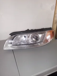 ♠VOLVO XC70 2010 LEFT HEAD LIGHT FOR SALE (DELIVERY AVAILABLE NATION WIDE)♠