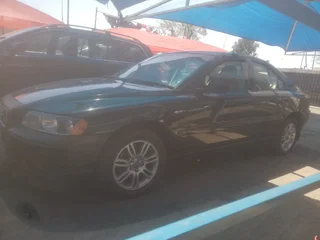 _-_-_- VOLVO VEHICLE AVAILABLE FOR STRIPPING FOR SPARES ( DELIVERY AVAILABLE NATION WIDE)-_-_-_