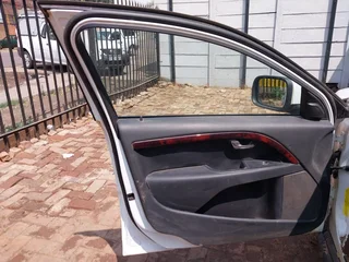 ♠volvo Xc70 T6 2008 Left Front  Complete Door For Sale (delivery Country Wide)♠