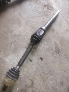 VOLVO S40 2L MANUAL LEFT DRIVE SHAFT FOR SALE. CALL OR WHATSAPP 0799832346 DELIVERY AVAILABLE