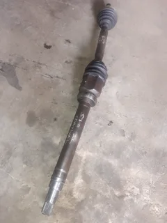 VOLVO S40 2L MANUAL LEFT DRIVE SHAFT FOR SALE. CALL OR WHATSAPP 0799832346 DELIVERY AVAILABLE