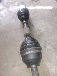 VOLVO S40 T5 AUTOMATIC RIGHT DRIVE SHAFT FOR SALE. CALL OR WHATSAPP 0799832346 DELIVERY AVAILABLE
