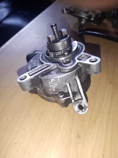 High Quality S60 D5 2012 Volvo Brake Vacuum Pump For Sale Delivery Available Country Wid