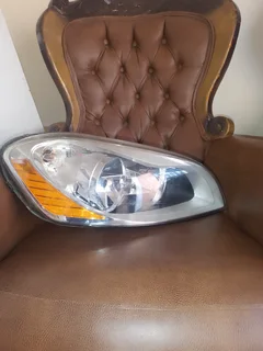 XC60 2009-2013 VOLVO RIGHT HEADLIGHT FOR SALE DELIVERY AVAILABLE COUNTRY WIDE